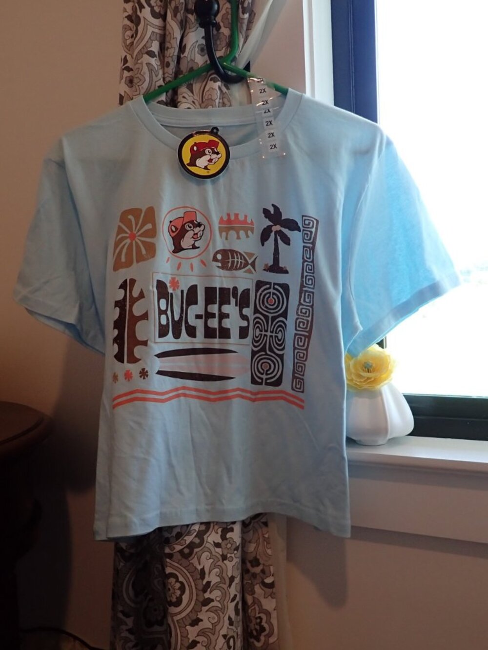 Buc-ee's T Shirt Pretty Color's - Picture 2 of 15
